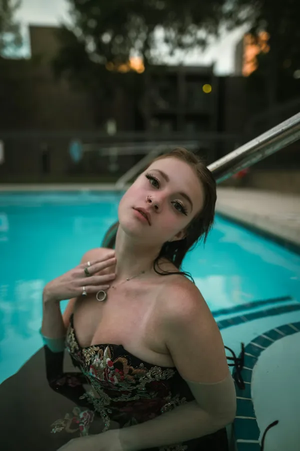 Monika Sen escort photo 3